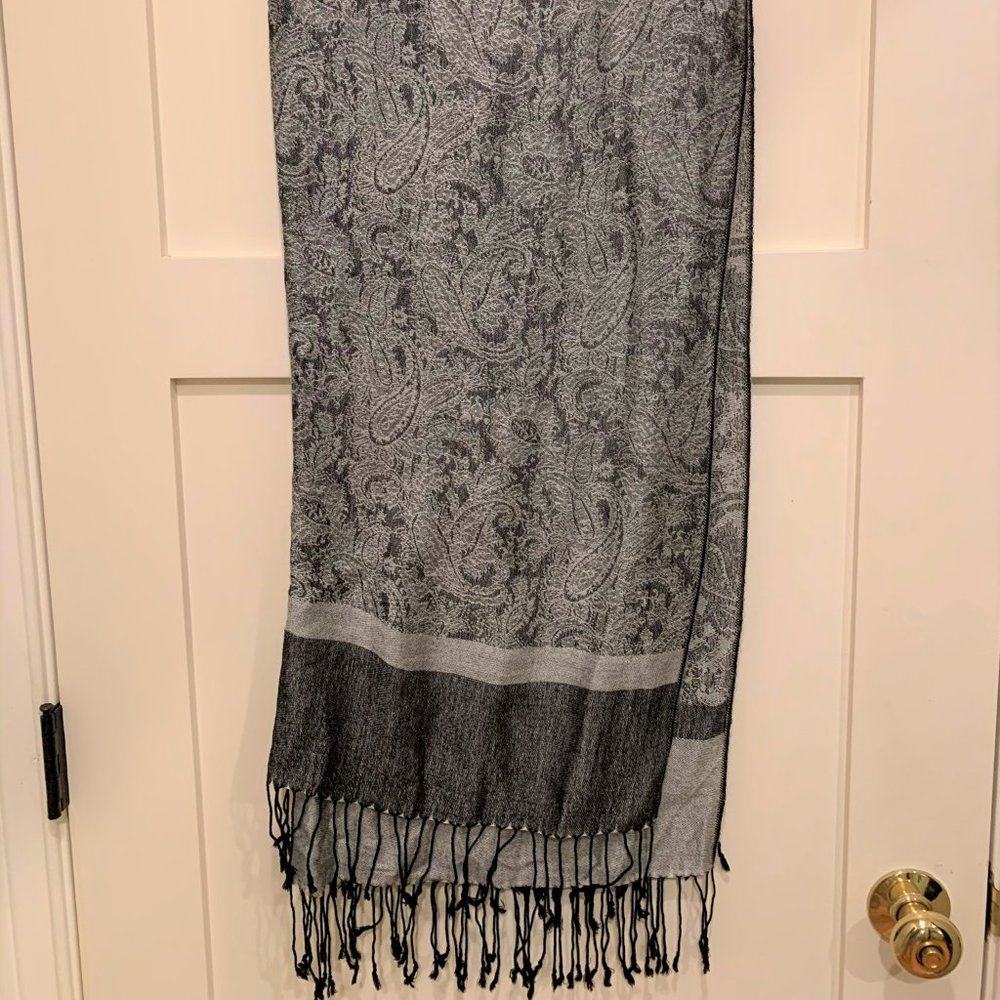 BEAUTIFUL GRAY SILVER PASHMIMA SCARF